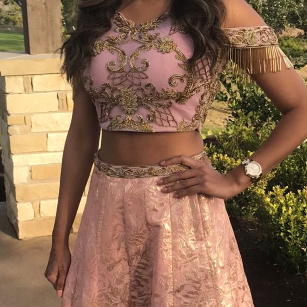 Pink lengha